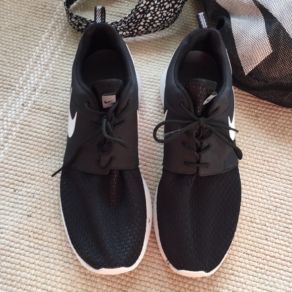 NWOT Nike shoes - Picture 3 of 9